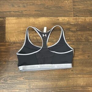 Under armor sports bra size med